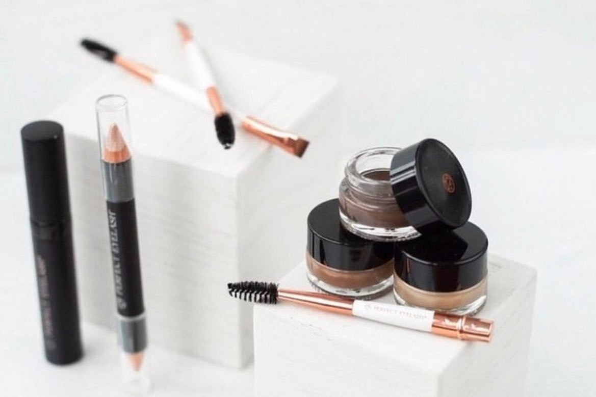 Perfect Eyelash / PE Cosmetics perfect eyelash, pe cosmetics, compleet assoirtiment voor alles op het gebied van wimpers en wenkbrauwen.